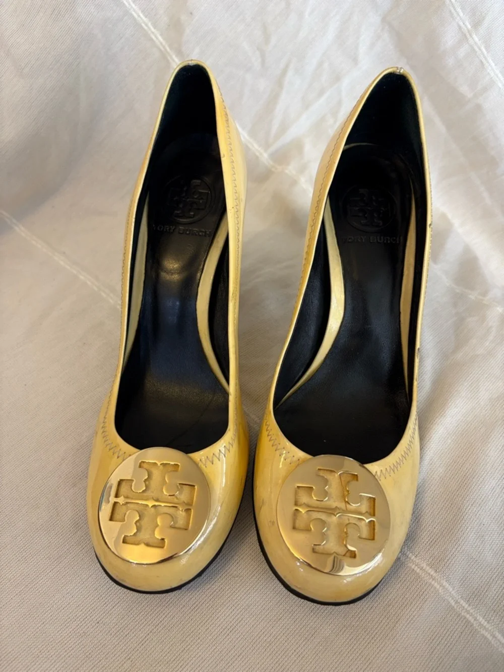 Tory Burch Cream Maddie Pump Leather heels 8 Gold Hardware!!